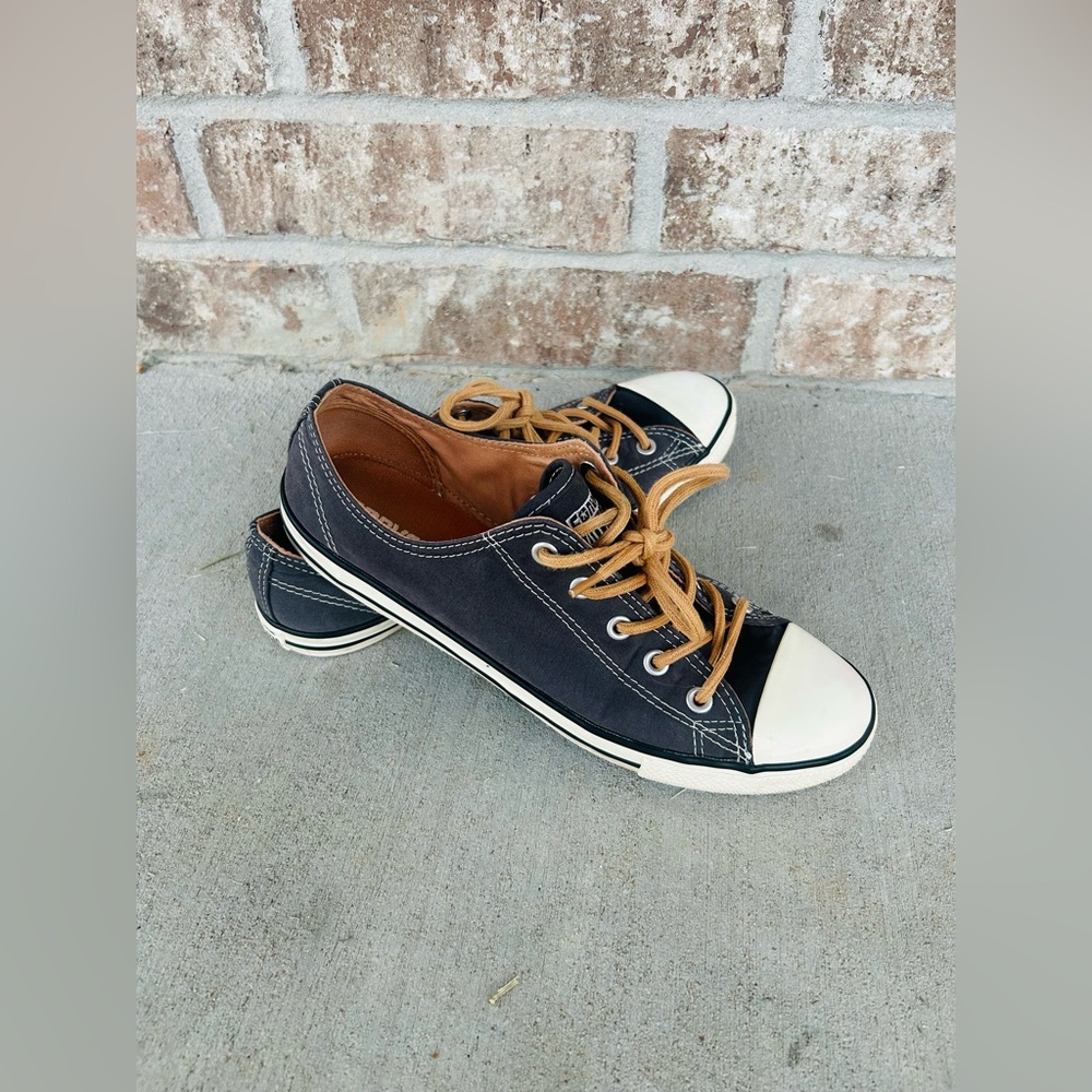 Converse Women’s Gray Shoes Size 8